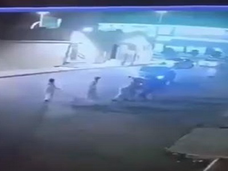 شاهد بالفيديو: مضاربة جماعية ودهس متعمد في الدوادمي!